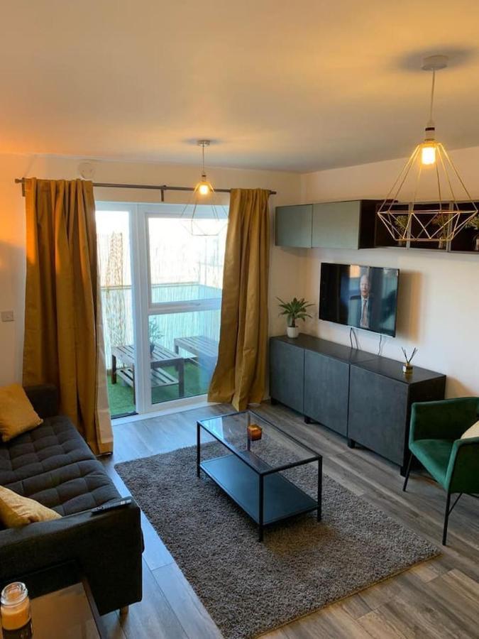 Lovely 1-Bed Serviced Apartment With Free Parking West Thurrock Eksteriør bilde