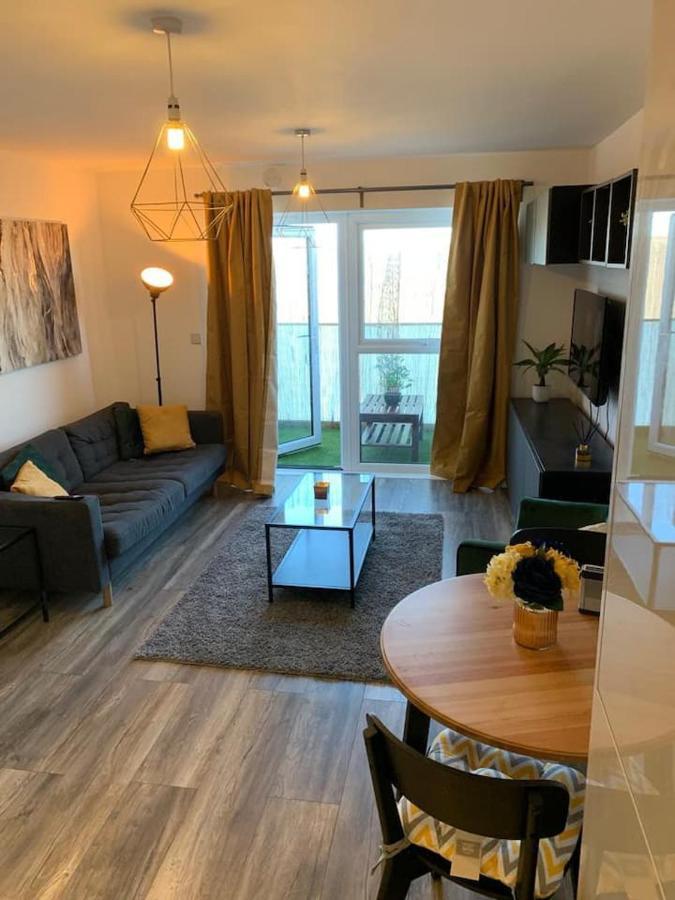 Lovely 1-Bed Serviced Apartment With Free Parking West Thurrock Eksteriør bilde