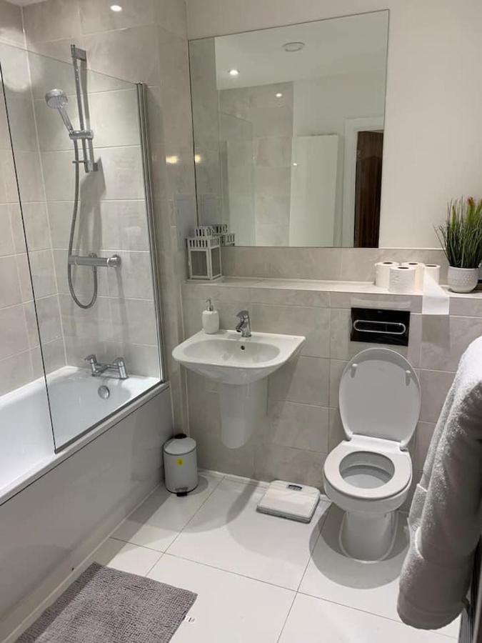 Lovely 1-Bed Serviced Apartment With Free Parking West Thurrock Eksteriør bilde