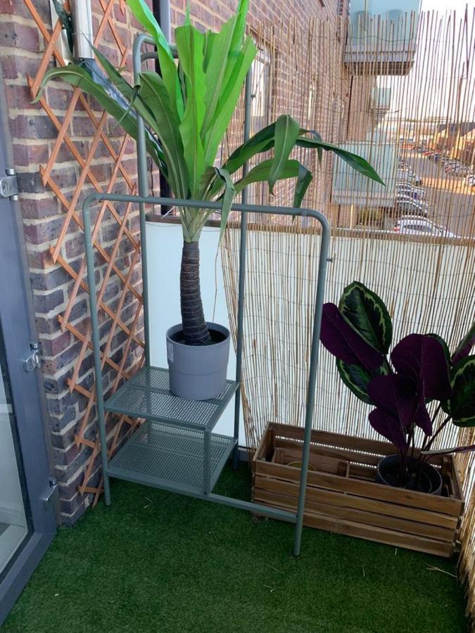 Lovely 1-Bed Serviced Apartment With Free Parking West Thurrock Eksteriør bilde