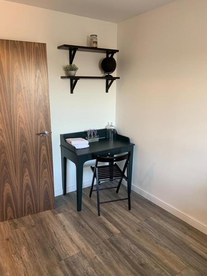 Lovely 1-Bed Serviced Apartment With Free Parking West Thurrock Eksteriør bilde